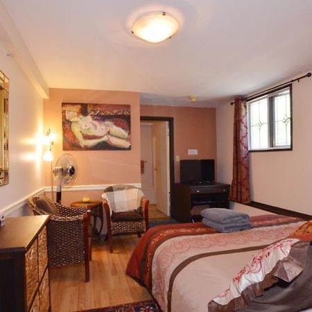 Marketa'S Bed And Breakfast Виктория Екстериор снимка