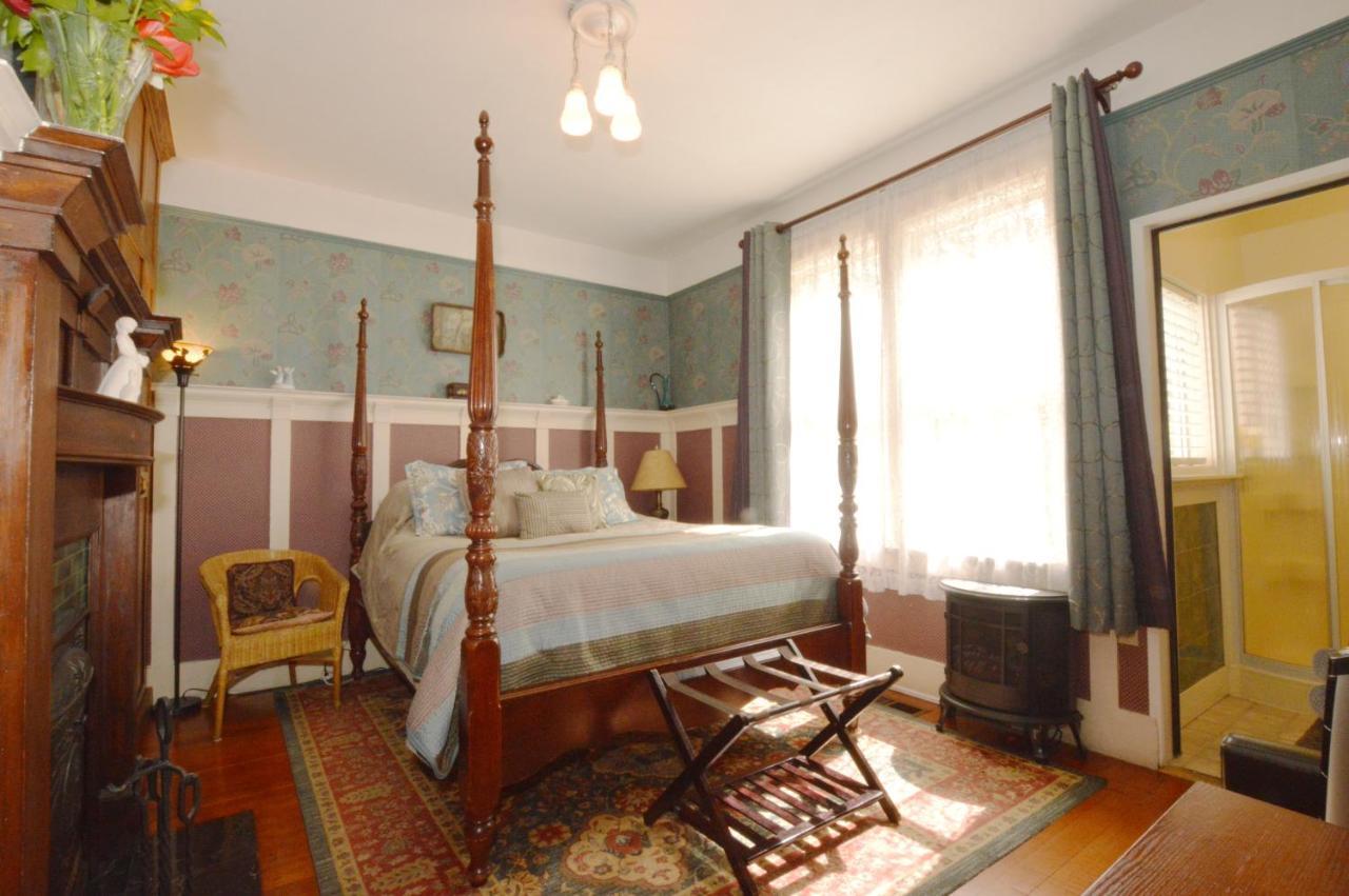 Marketa'S Bed And Breakfast Виктория Екстериор снимка