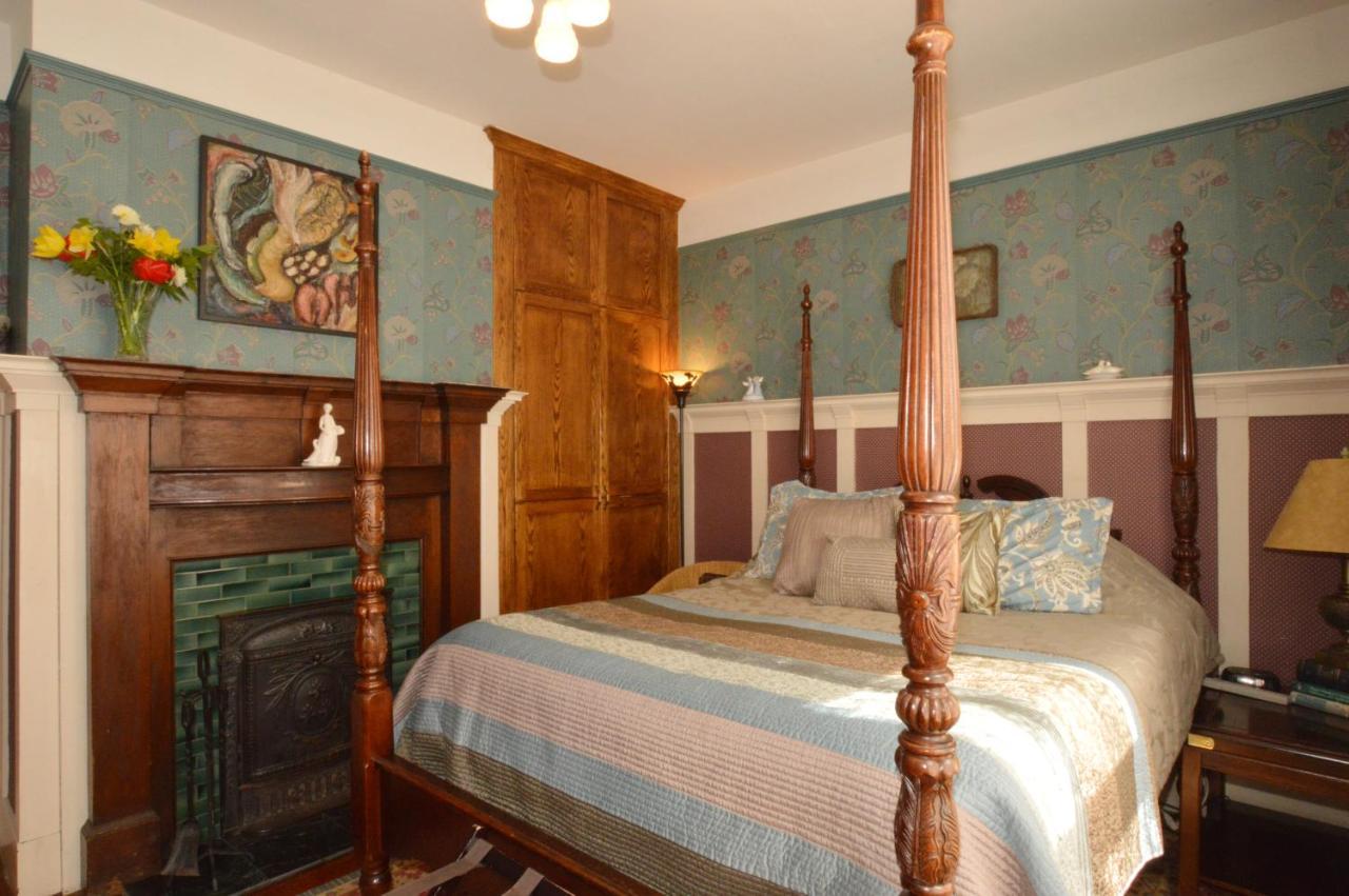 Marketa'S Bed And Breakfast Виктория Екстериор снимка