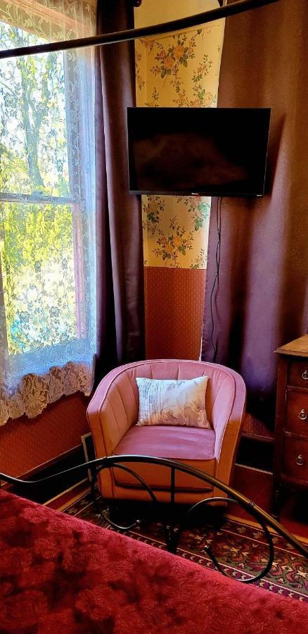 Marketa'S Bed And Breakfast Виктория Екстериор снимка