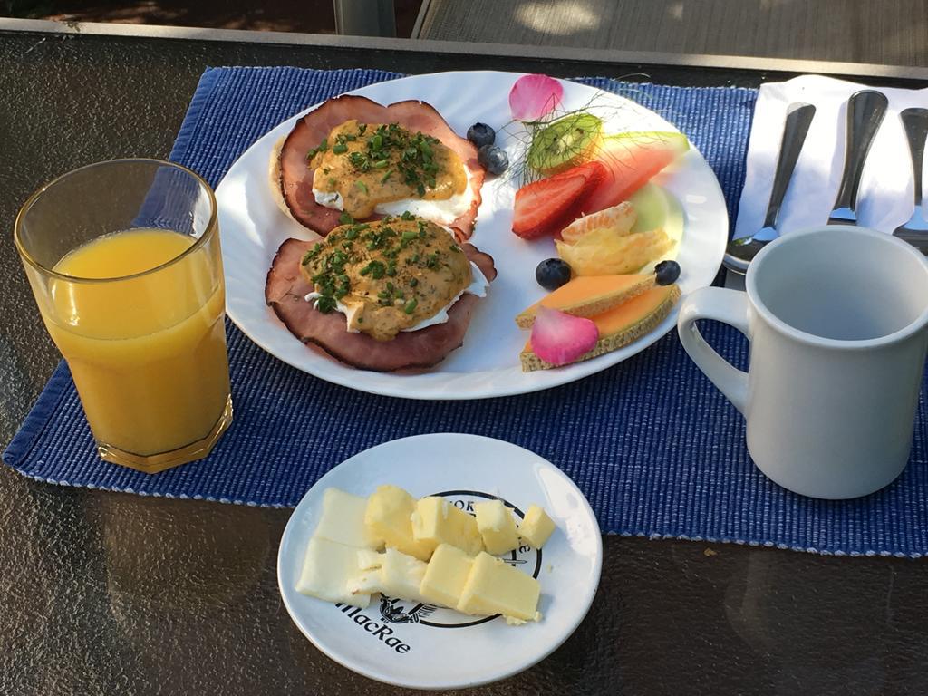 Marketa'S Bed And Breakfast Виктория Екстериор снимка