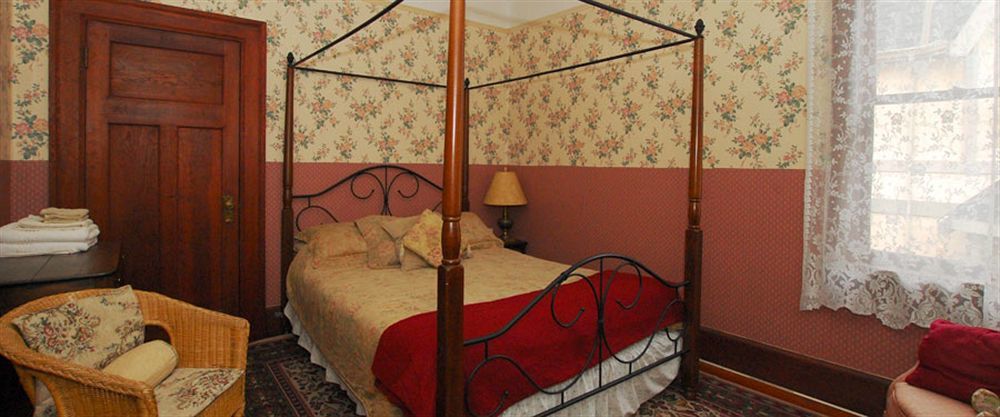 Marketa'S Bed And Breakfast Виктория Екстериор снимка