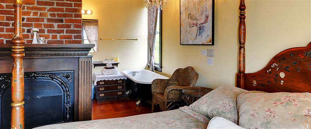 Marketa'S Bed And Breakfast Виктория Екстериор снимка
